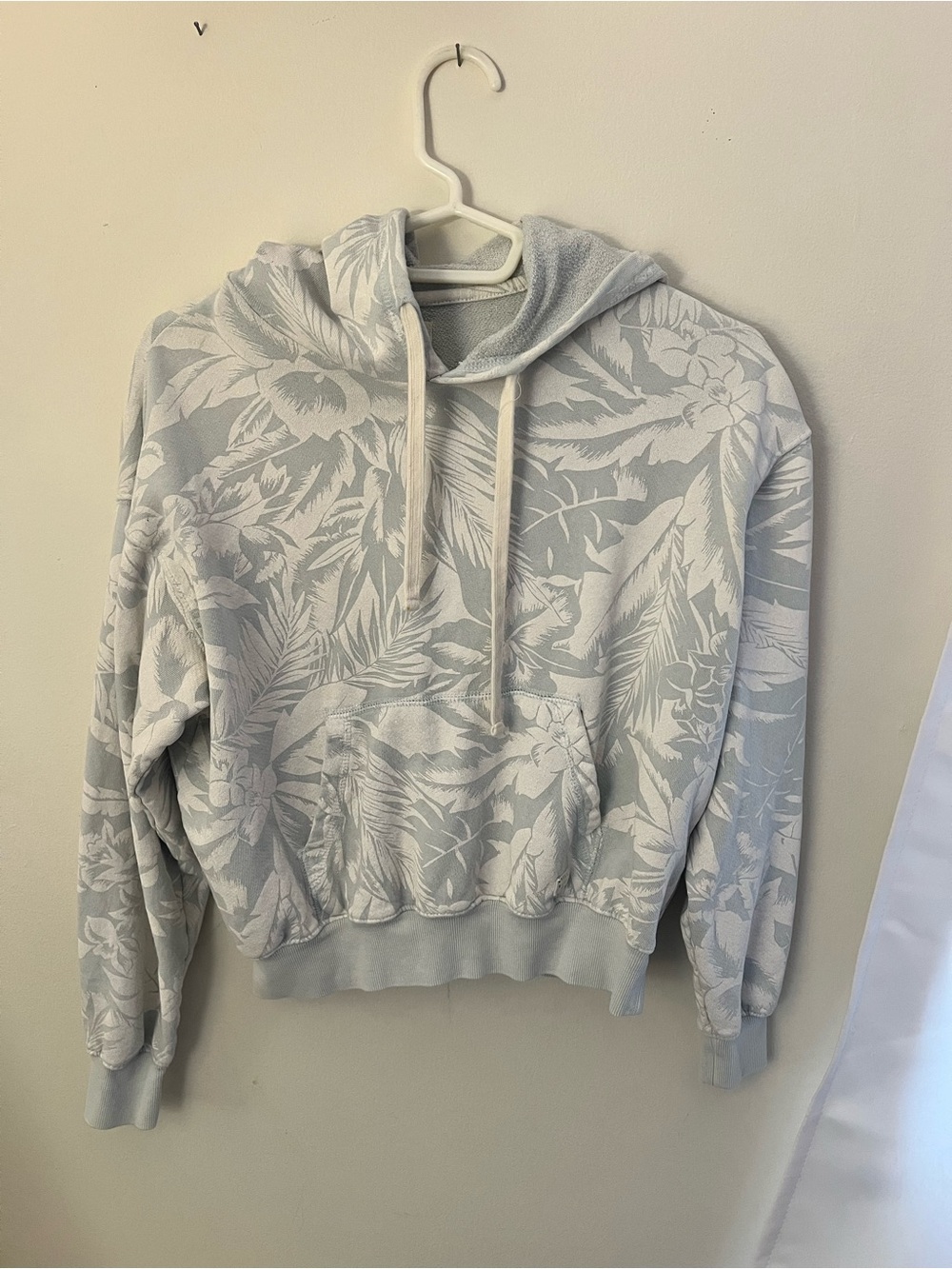 Billabong Light Blue and White Floral Hoodie Sweater